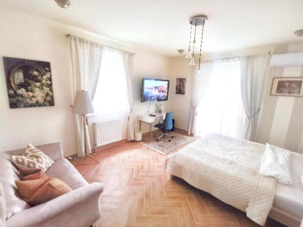 Bellevue Apartment With Ac & Heating & Terrace Budapest Exteriör bild