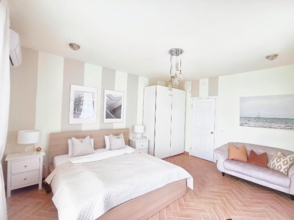 Bellevue Apartment With Ac & Heating & Terrace Budapest Exteriör bild